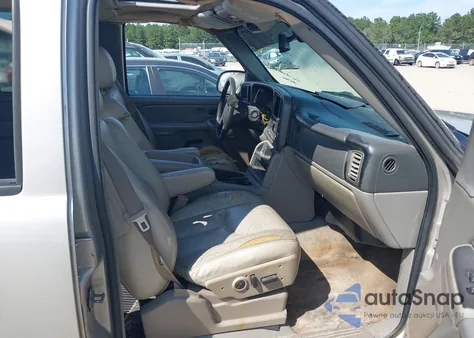 2004 Chevrolet Suburban 1500 Lt из США, поврежденный, VIN 3GNEC16Z84G319082